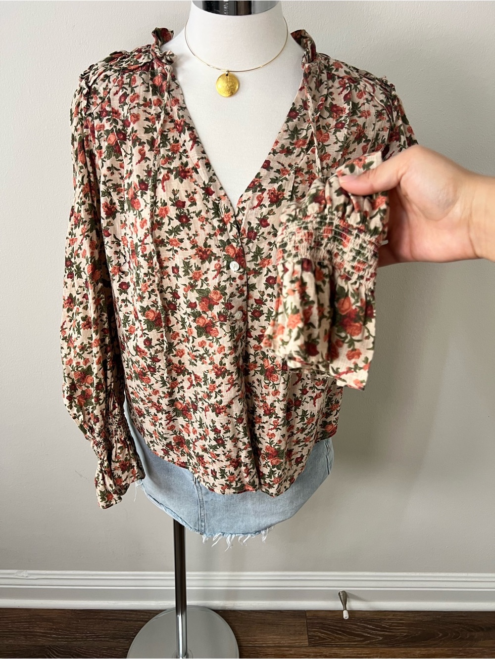 Free People Meant To Be Floral Boho Blouse Size S Ruffle Tie Neck Cotton - Picture 4 of 11